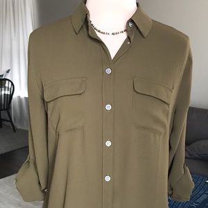 Ann Taylor LOFT olive green button up adjustable sleeve top. Size Small